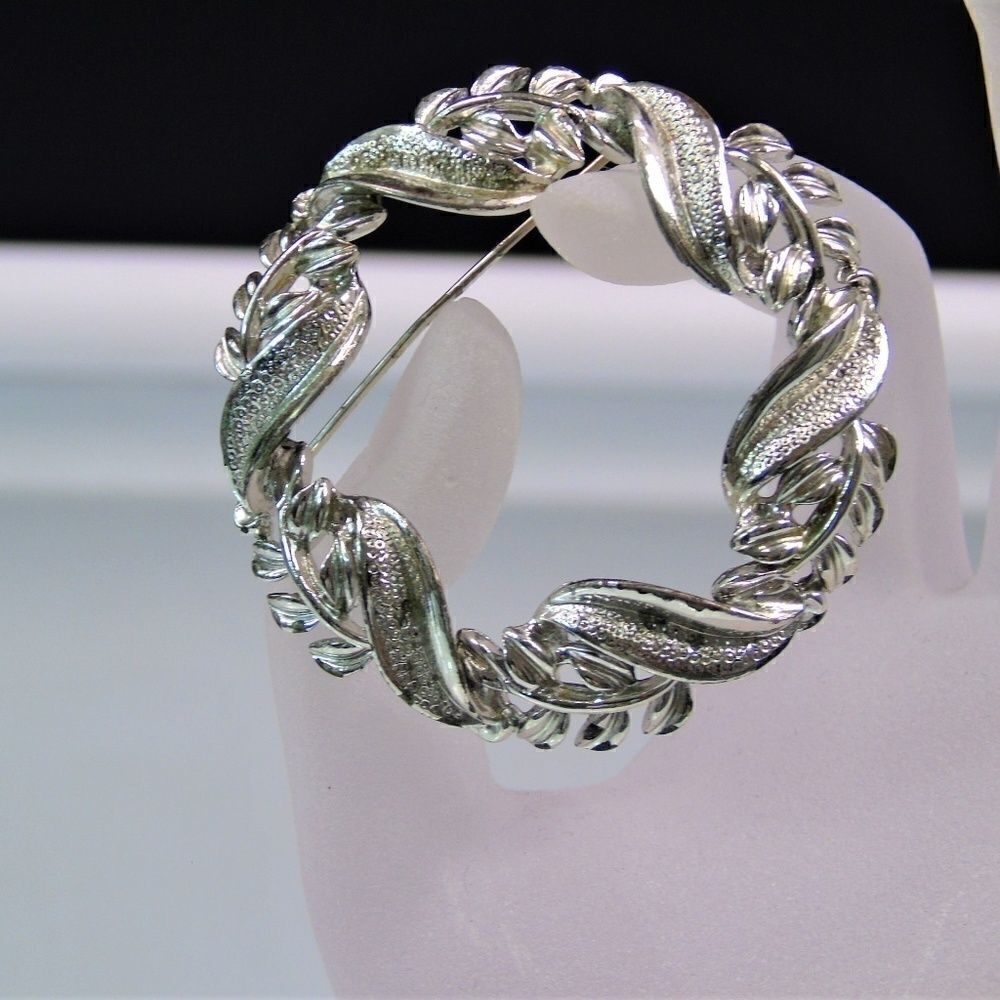 Coro Brooch Leaf Wreath Vintage Jewelry Signed